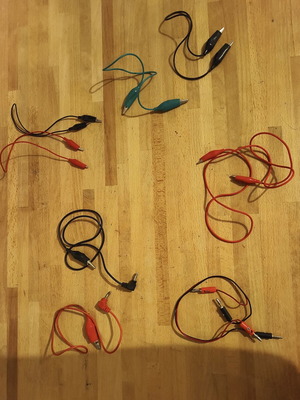 Cables with banana and crocodile clips, pack