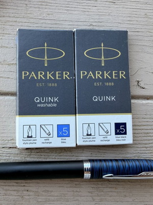 Parker pen with two boxes of ink cartridges, like new