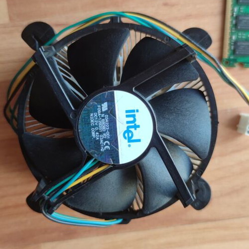 Intel Pentium 4 524 CPU with LGA775 cooler and 2GB Kingston RAM