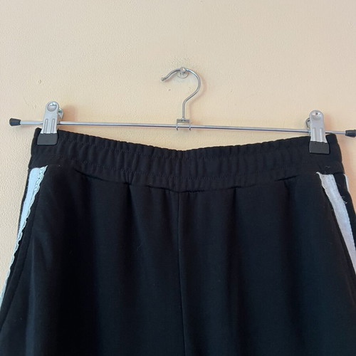 Black sports pants with white lace and elastic waist, like new, A-Style