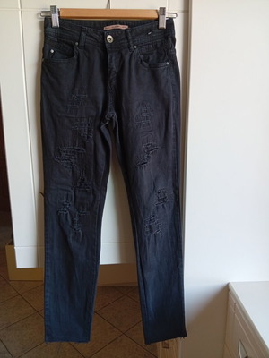 Pull & Bear black skinny jeans like new with front rips and frayed hems