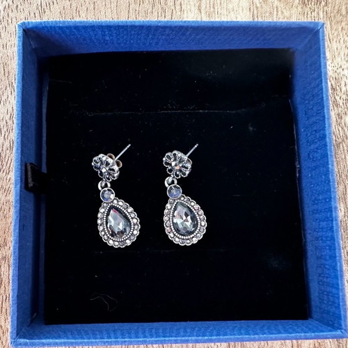 Black earrings used with semi-precious stones