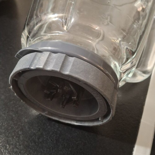 Philips HR2074 blender like new with 2L glass jar, 600W