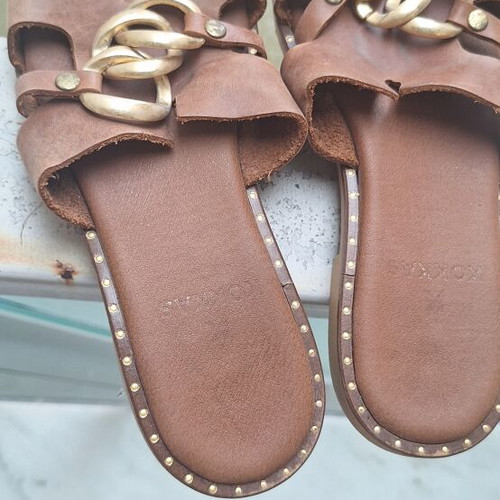 Slippers used, brown size 39 with chain detail