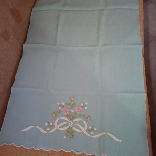 Hand-embroidered linen baby crib sheet, veraman color