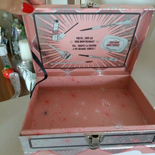 Benefit collectible box with metal clasp like new