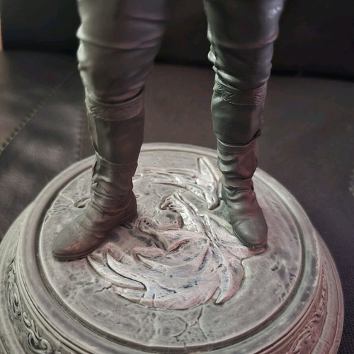Dark Horse Geralt of Rivia Witcher Netflix Season 1 statue like new