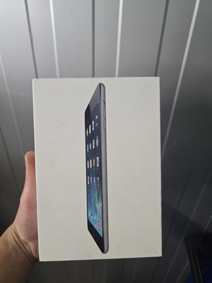 Колекционерска кутия Apple iPad mini A1489 като ново