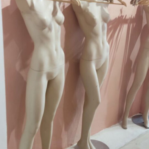 Female headless mannequins without arms like new, pack of 4