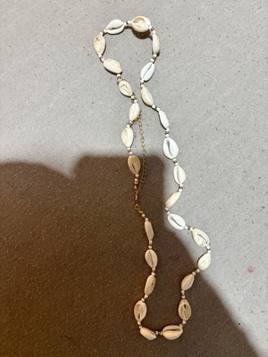 Shell necklace from SHEIN, white