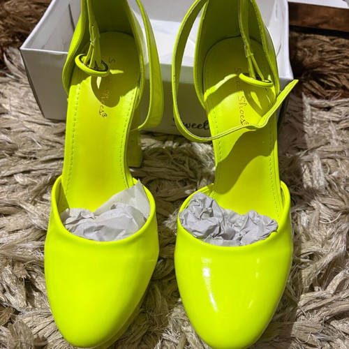 Lime yellow-green patent leather pumps new size 38 with ankle tie