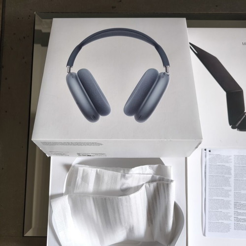 iPhone boxes like new including 17 Pro Max, 16e, 15 Pro Max, Airpods Max, Magic Keyboard, iPad Pro
