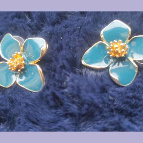 Flower stud earrings with petrol and gold enamel new