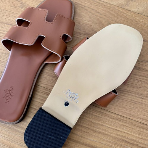 Hermes leather slippers, size 40, tan color