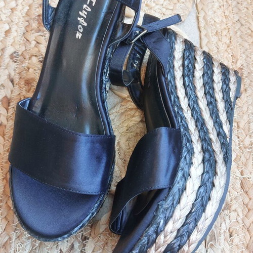 FlyFor Espadrille Platform Sandals like new, size 37, black and beige