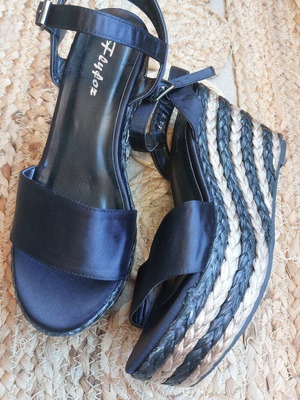 FlyFor Espadrille Platform Sandals like new, size 37, black and beige