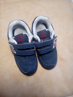 Παιδικά παπούτσια New Balance σαν καινούργια, νούμερο 25