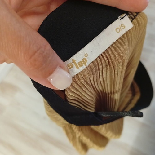 Gold Pleated Skirt one size, new by JusTop