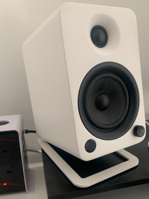 Kanto S2 Aluminum Desktop Speaker Stands White