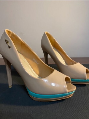 Axel women's peep toe platform heels like new, beige with turquoise detail