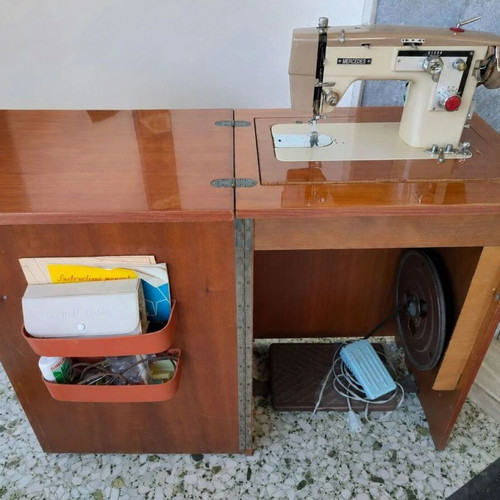 Mercedes sewing machine