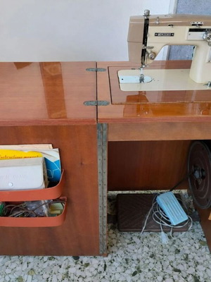 Mercedes sewing machine