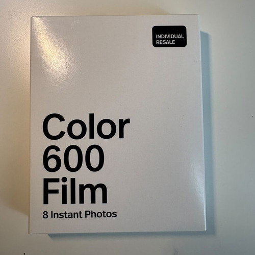 Polaroid 636 Close Up camera like new with 1 film pack (8 shots)