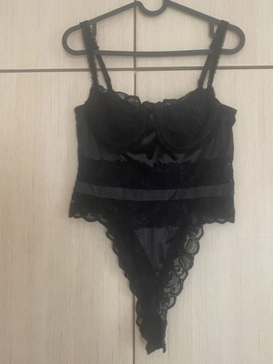 Victoria's Secret bodysuit like new, black