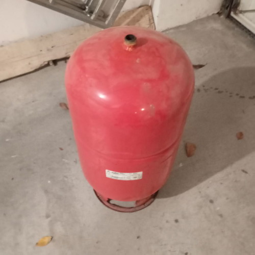 Expansion tank 80lt used with damage
