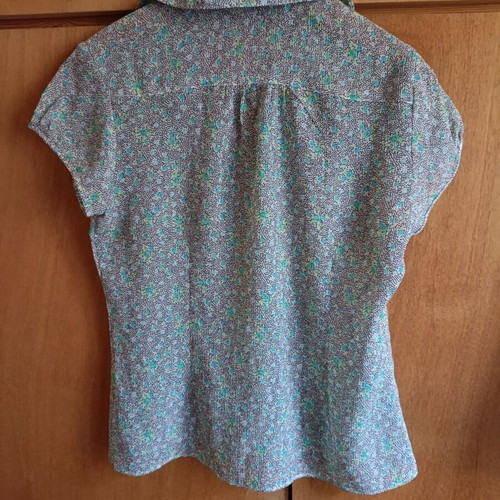 Vintage floral short-sleeve shirt like new, textured crepe fabric