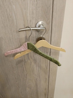 Children's wooden hangers 2 pieces, handmade pink and green, new