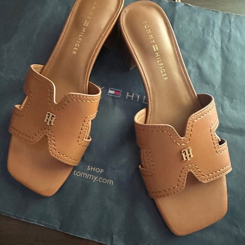 Tommy Hilfiger platform sandals size 38, camel