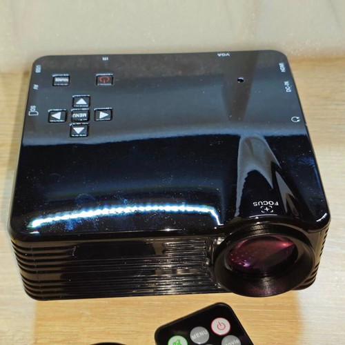 Mini Portable LED Projector HD with HDMI USB and SD like new