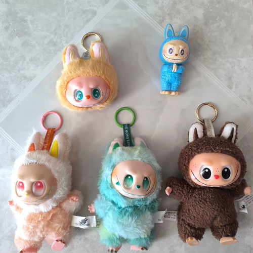 Labubu set of 5 pieces like new