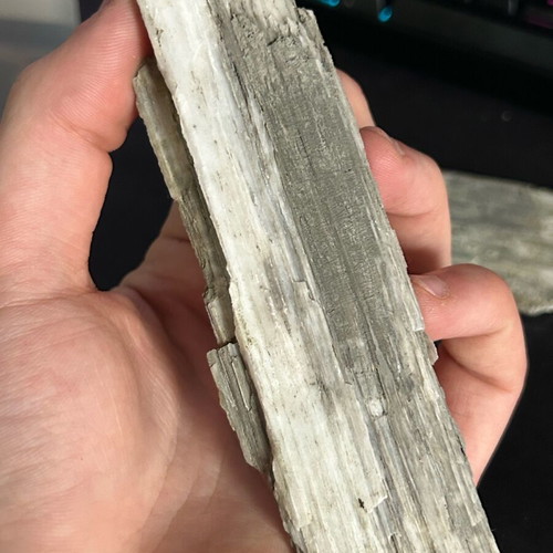 Gypsum crystals with bentonite inclusions from Patra, new