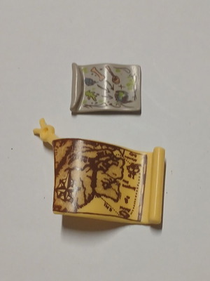 Playmobil 2 maps used in very good condition