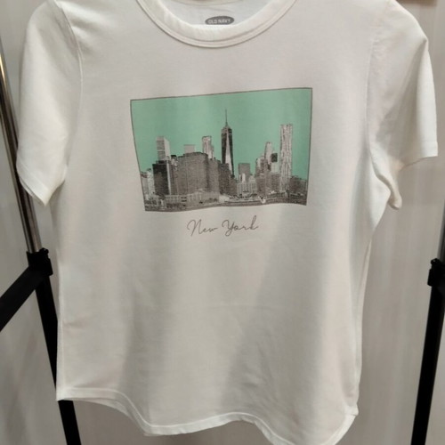 Old Navy NYC Skyline White T-shirt size M like new