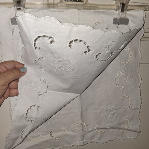 Embroidery set like new, 6 white pieces varying sizes