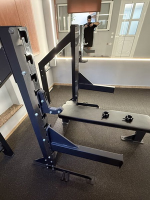 Professional gym equipment like new, Force 1 bench and Pegasus leg machine