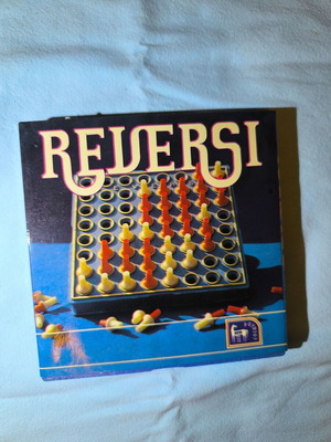 Doureios Reversi board game, vintage strategy