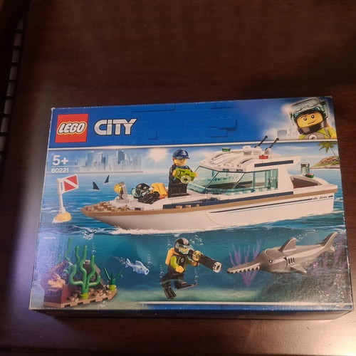 LEGO City 60221 police boat set