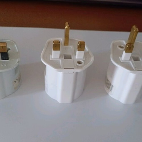 Type G plug adapters new, set of 3 pieces