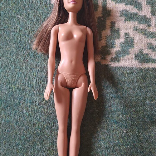 Barbie doll like new, possibly Skipper, in excellent condition
