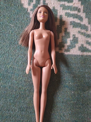 Barbie doll like new, possibly Skipper, in excellent condition