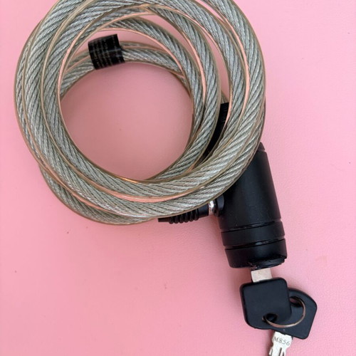 Wire bicycle lock with key like new