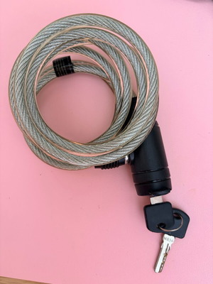 Wire bicycle lock with key like new
