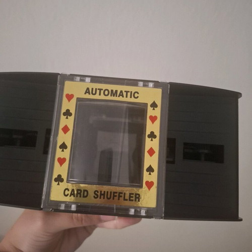 Card shuffler device like new