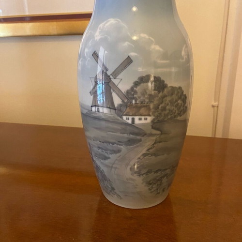 Copenhagen Original collectible porcelain vase with hand painting new
