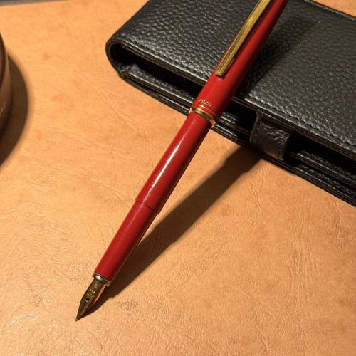 Pilot Fountain Pen used, deep burgundy red with fine nib