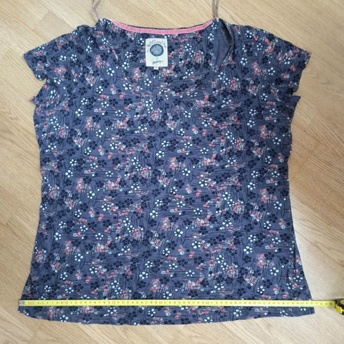 Mantaray cotton top blue like new with large neckline size 18